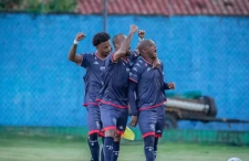 Cianorte goleia o Coritiba e dá salto na tabela do Paranaense