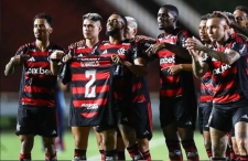 Flamengo poupa titulares e goleia a Portuguesa